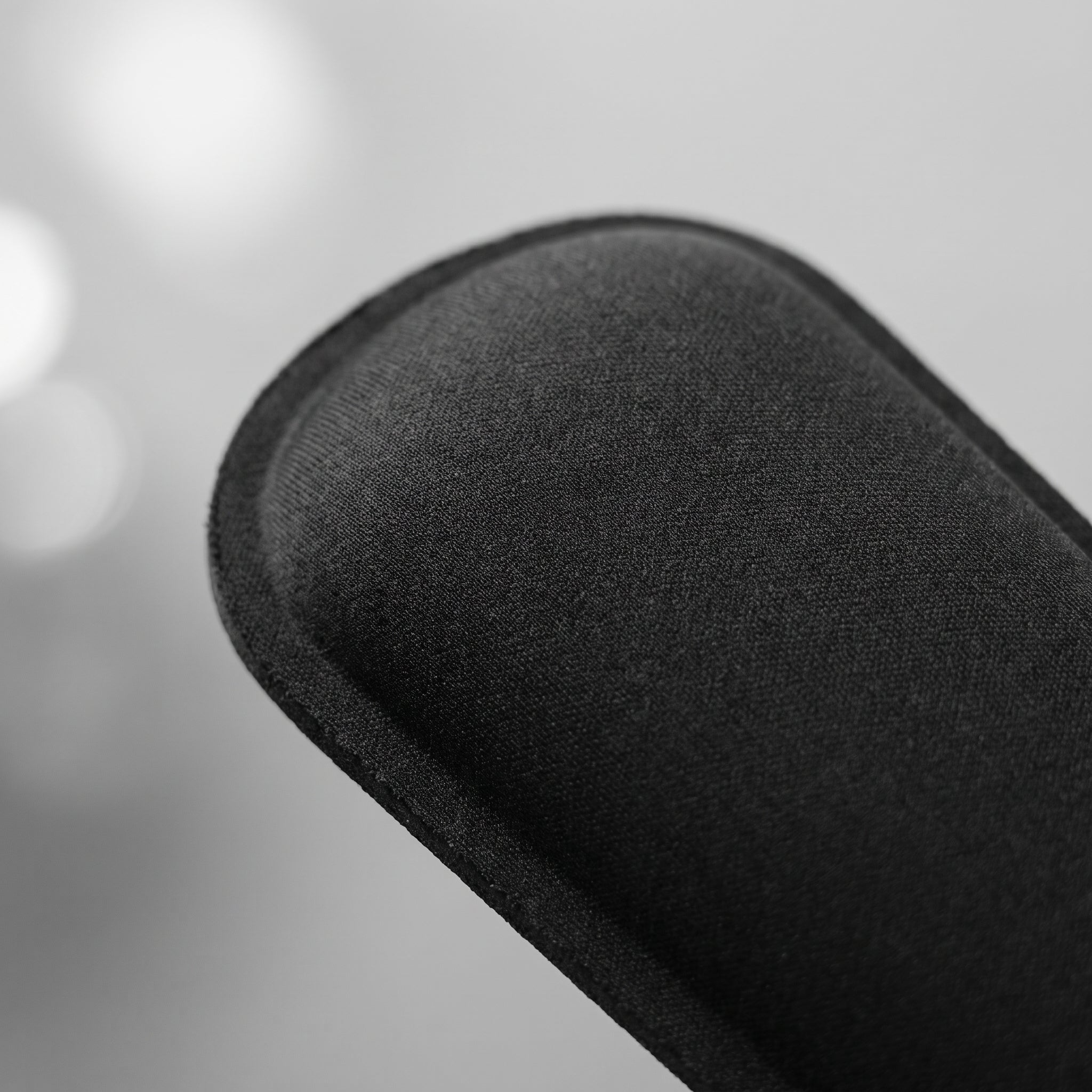 Set repose-poignets clavier et souris en mousse à mémoire de forme noir. vue rapprochée