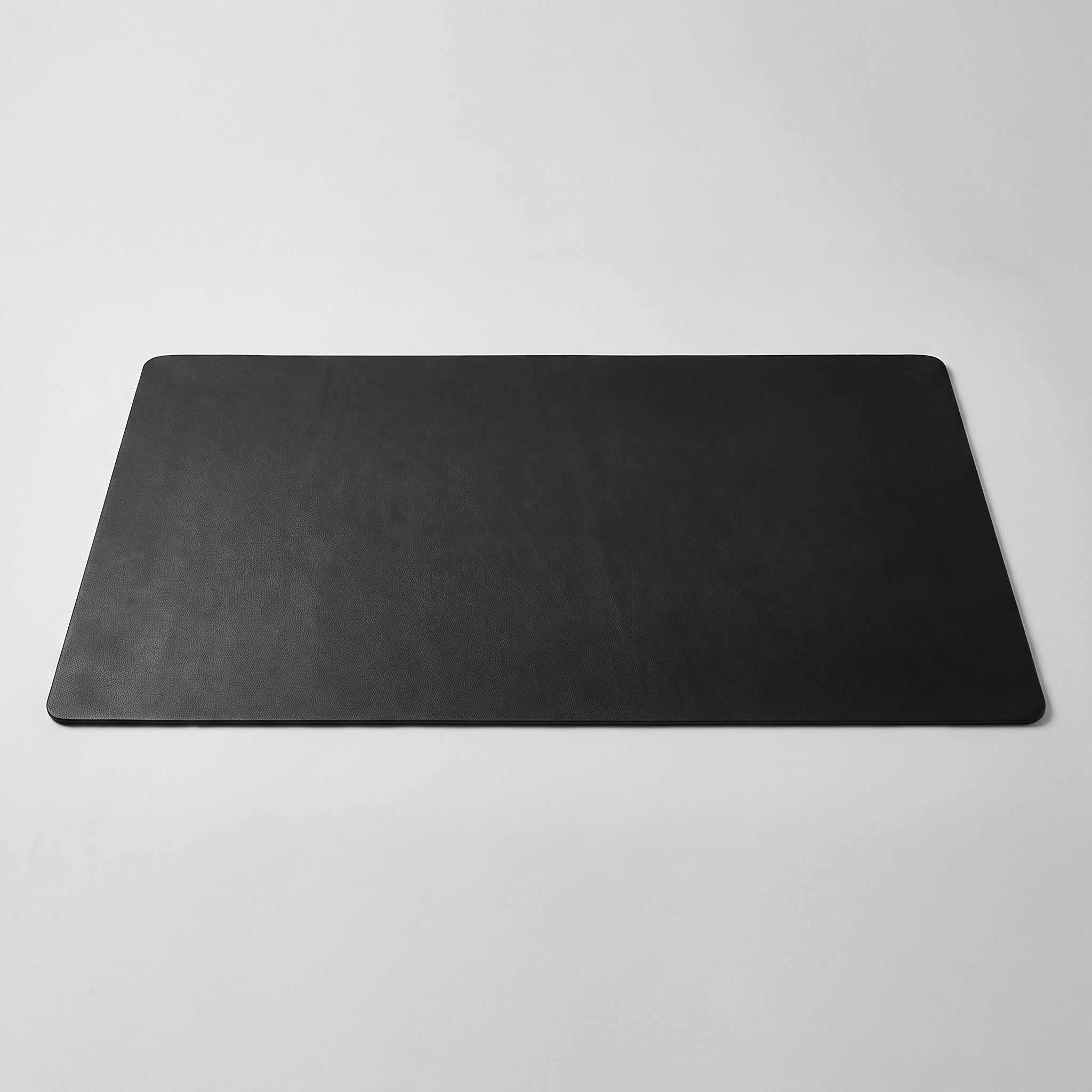 Tapis de bureau en cuir PU noir, vue de face